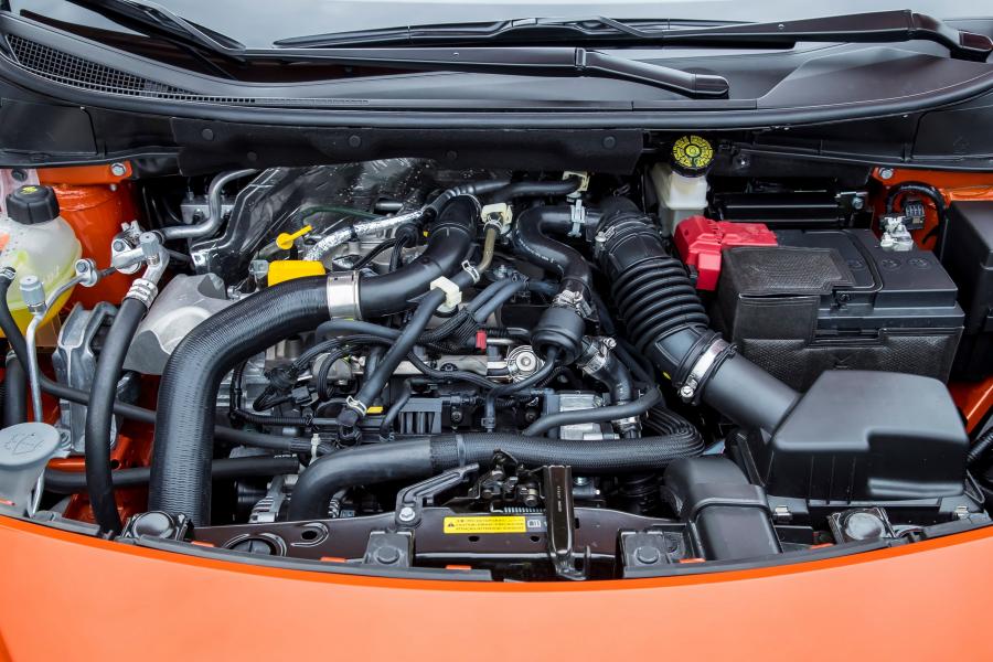 Моторный отсек Nissan Micra 2017 года  (фото 16 из 30)